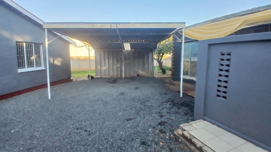 3 Bedroom Property for Sale in Uitsig Free State